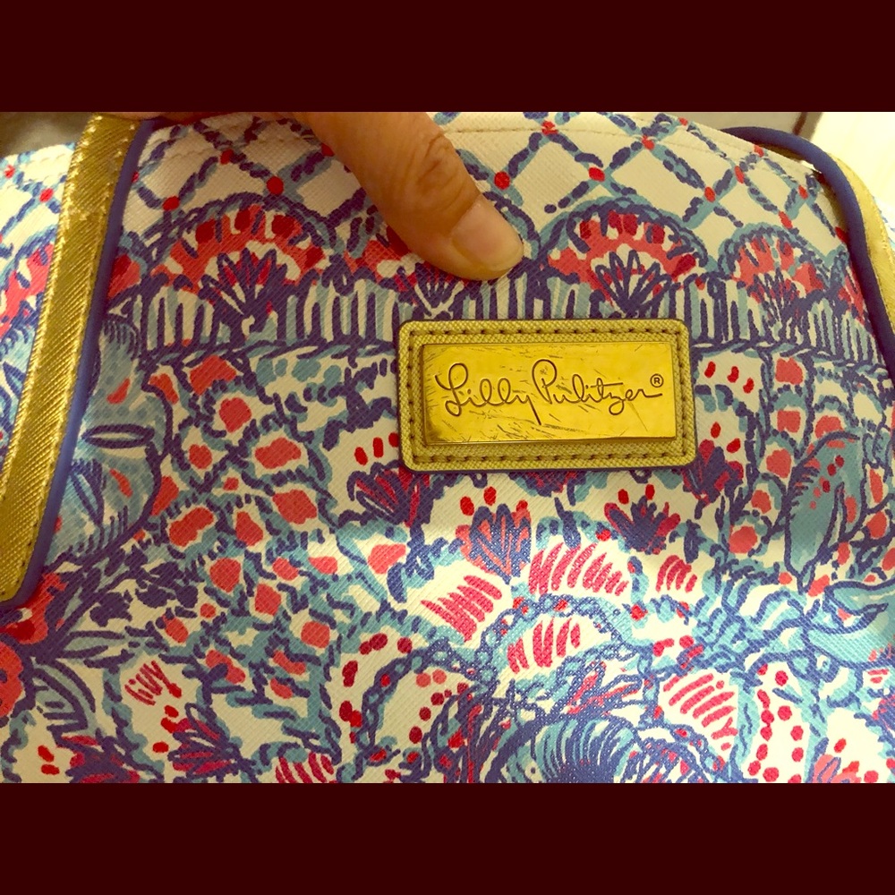 Large tote.